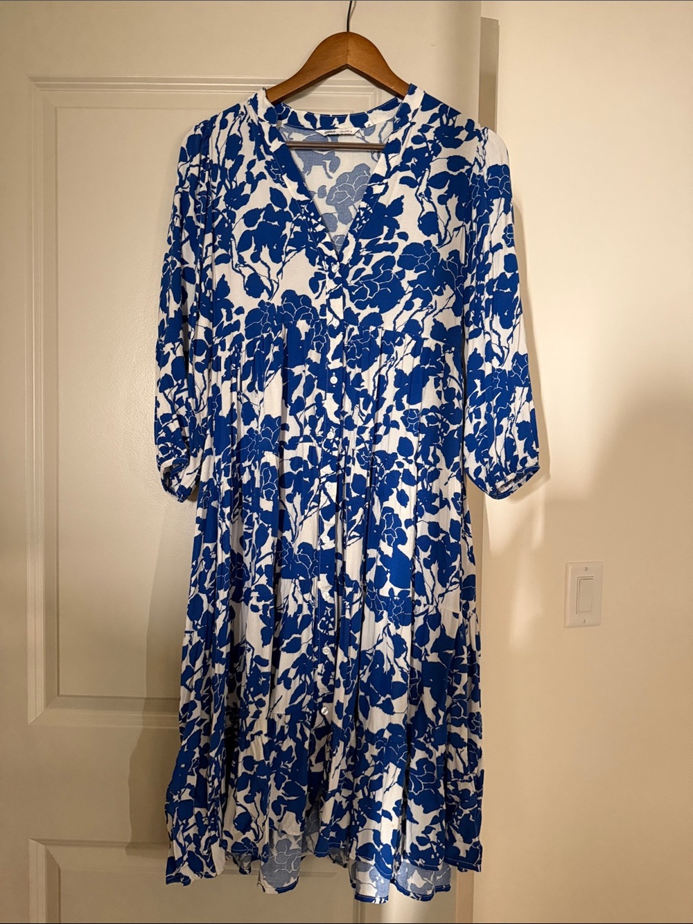 Only brand Blue & White Floral V-Neck Midi Dress